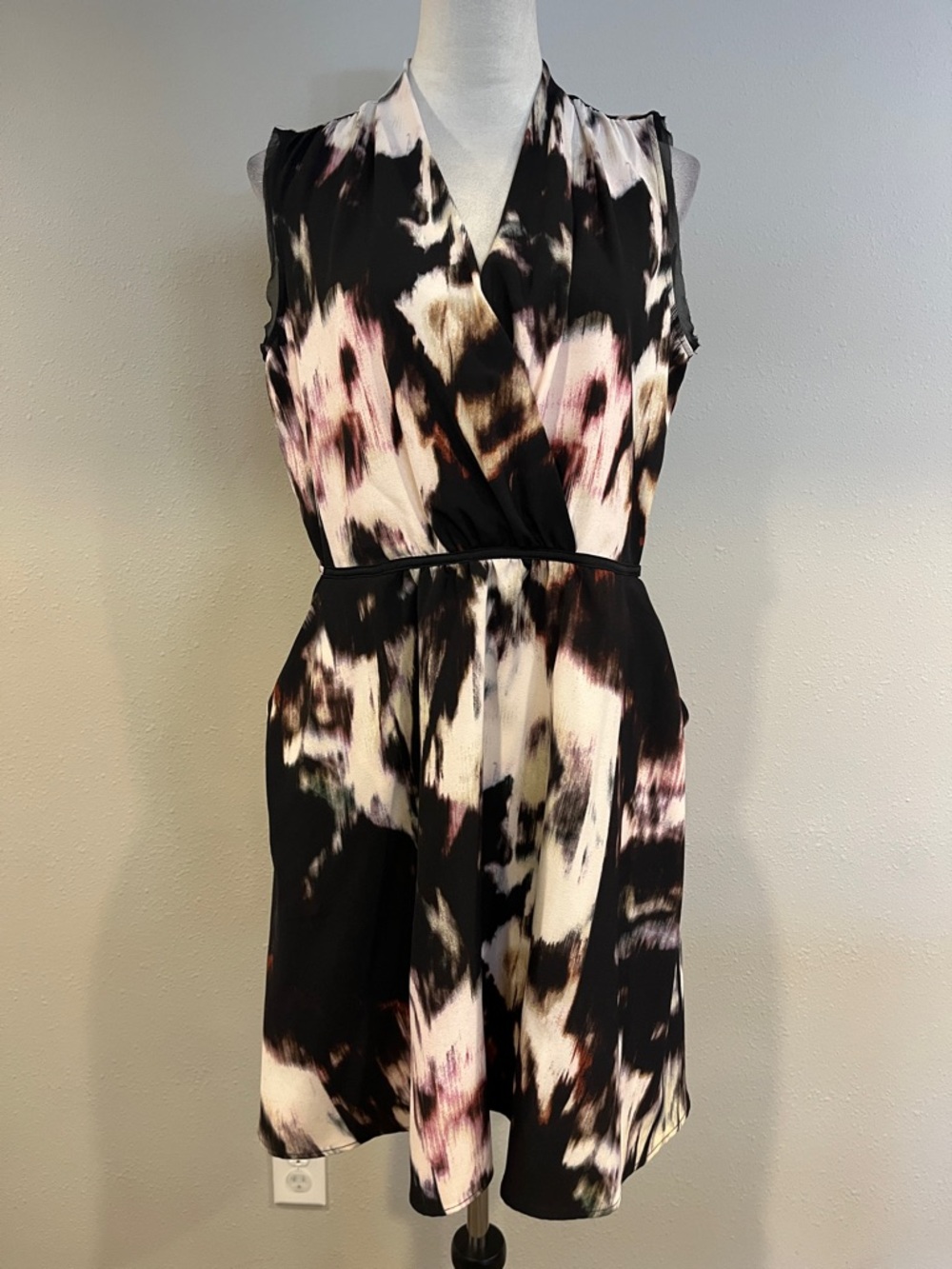 Simply Vera Abstract Sleeveless Fake‎ Wrap Mini Dress size medium